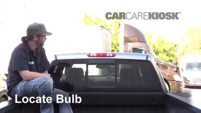 2013 GMC Sierra 3500 HD SLT 6.6L V8 Turbo Diesel Crew Cab Pickup Éclairage Feu de freinage central (remplacer l'ampoule)